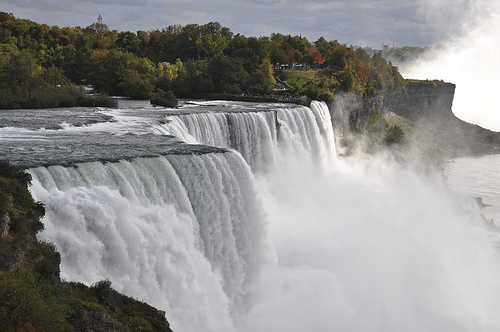 autum.niagara2.jpg