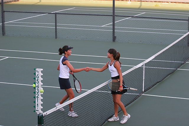 Tennis_shake_hands_after_match.jpg